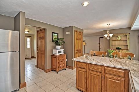 27 Pleasant St, Upton, MA 01568 photo 6
