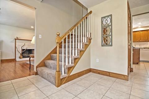27 Pleasant St, Upton, MA 01568 photo 13