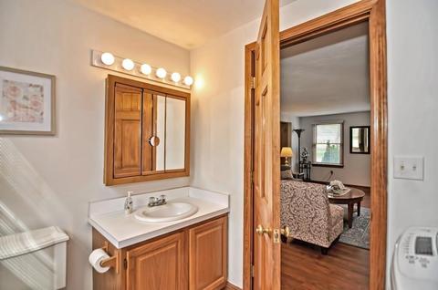 27 Pleasant St, Upton, MA 01568 photo 9