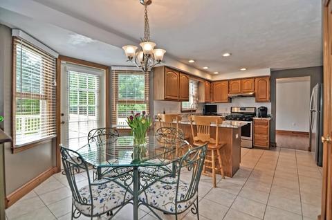 27 Pleasant St, Upton, MA 01568 photo 7