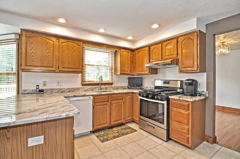 27 Pleasant St, Upton, MA 01568 photo 4