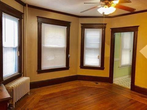 27 Carlisle, Springfield, MA 01109 photo 3