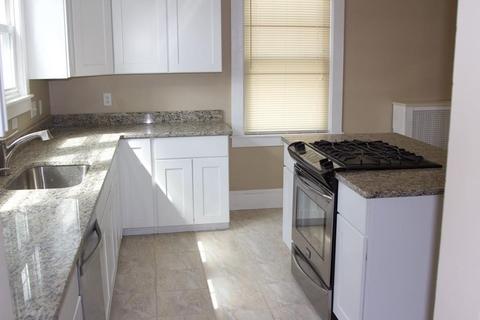 146 Thompson St, Springfield, MA 01109 photo 2