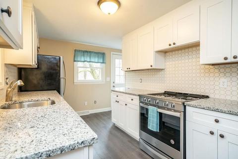 71 Gail St, Springfield, MA 01108 photo 4