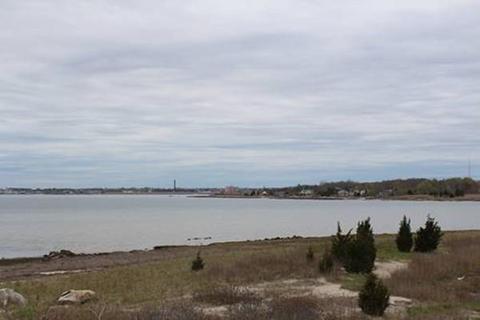 8 Hacker St, Fairhaven, MA 02719 photo 4