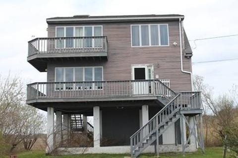 8 Hacker St, Fairhaven, MA 02719 photo 3