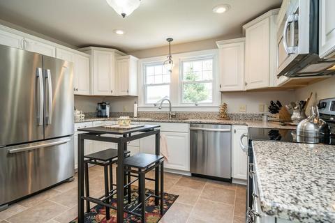37 Schley St, Chicopee, MA 01020 photo 5