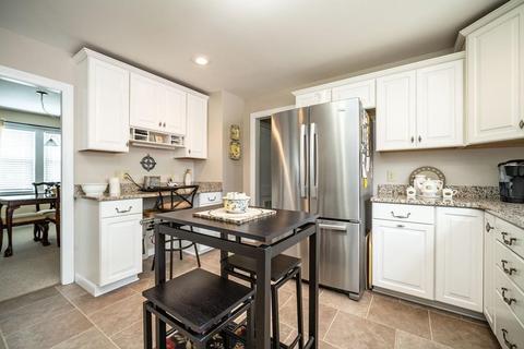 37 Schley St, Chicopee, MA 01020 photo 8