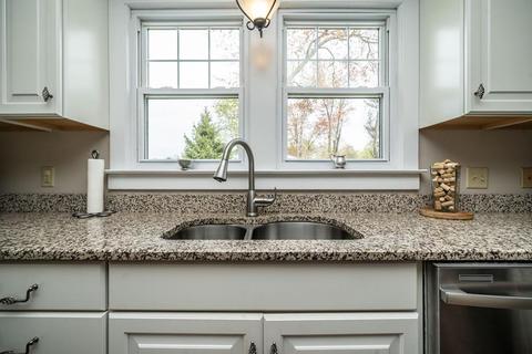 37 Schley St, Chicopee, MA 01020 photo 9