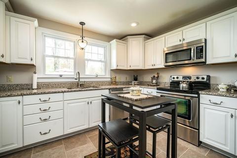 37 Schley St, Chicopee, MA 01020 photo 7