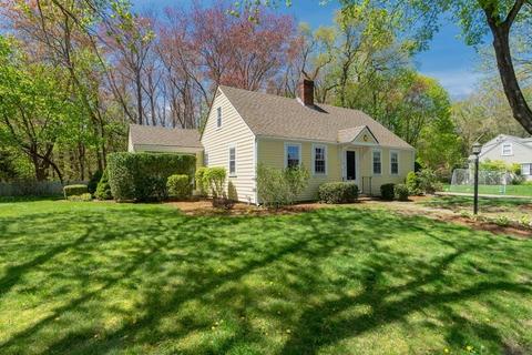37 Downing St, Hingham, MA 02043 photo 2