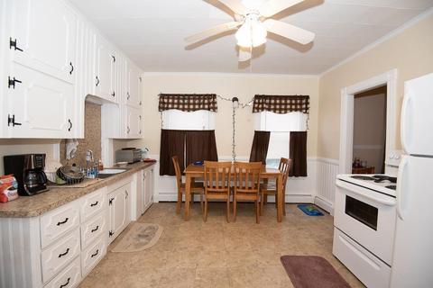 53 Elm St, Webster, MA 01570 photo 4