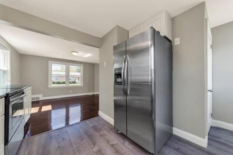 75 Windemere St, Springfield, MA 01104 photo 4