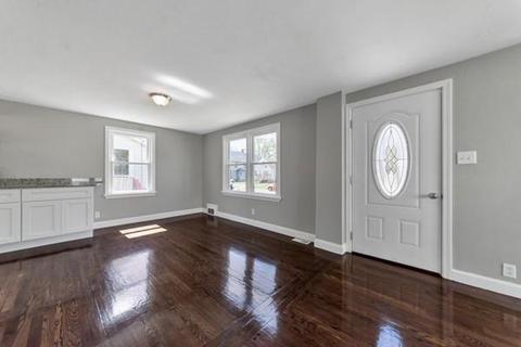 75 Windemere St, Springfield, MA 01104 photo 8