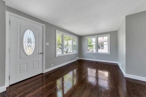 75 Windemere St, Springfield, MA 01104 photo 11
