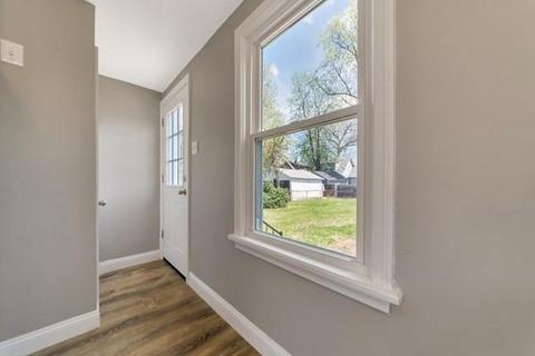 75 Windemere St, Springfield, MA 01104 photo 6