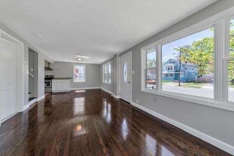 75 Windemere St, Springfield, MA 01104 photo 9