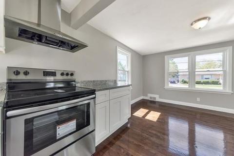 75 Windemere St, Springfield, MA 01104 photo 2
