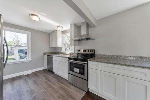 75 Windemere St, Springfield, MA 01104 photo 5
