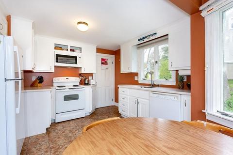 80 Manning St, Needham, MA 02494 photo 5