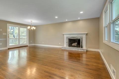 8 Paulette Dr, Danvers, MA 01923 photo 3