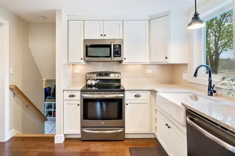 11 Glover Rd, Needham, MA 02494 photo 4
