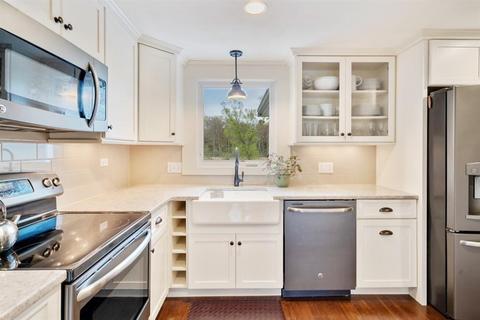 11 Glover Rd, Needham, MA 02494 photo 3