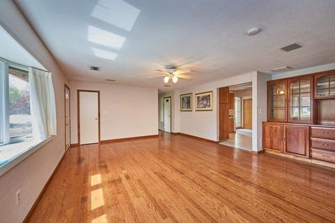 687 Bradley Rd, Springfield, MA 01109 photo 7