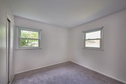 687 Bradley Rd, Springfield, MA 01109 photo 9