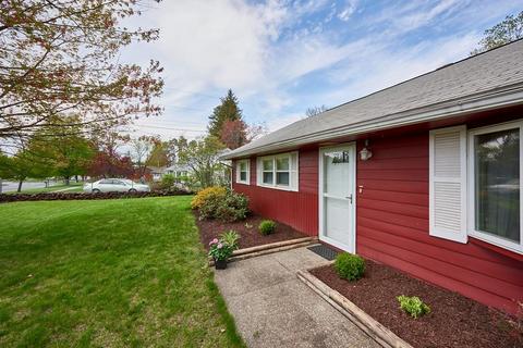 687 Bradley Rd, Springfield, MA 01109 photo 4