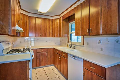 687 Bradley Rd, Springfield, MA 01109 photo 16