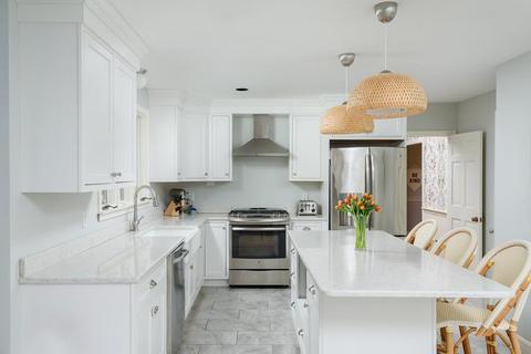 3 Cypress Cir, Hingham, MA 02043 photo 4