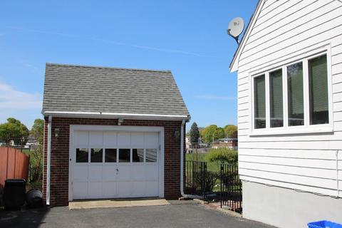 25 Eustis St, Saugus, MA 01906 photo 4