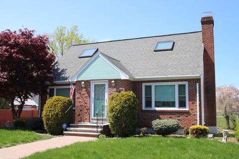 25 Eustis St, Saugus, MA 01906 photo 1