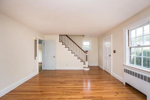 18 Robert Rd, Marblehead, MA 01945 photo 2