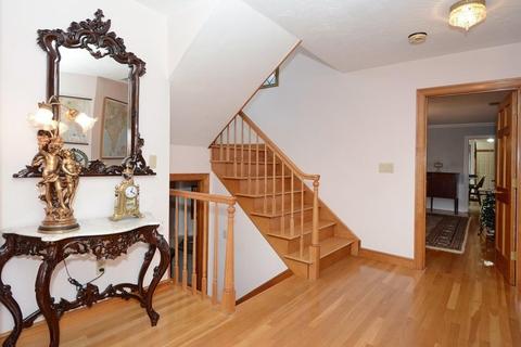 5 Buttonwood Ln, Danvers, MA 01923 photo 4