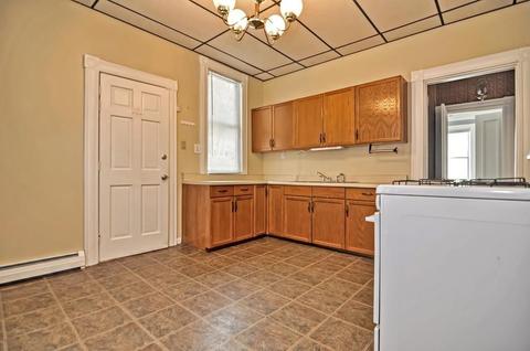 87 School St, Fall River, MA 02720 photo 4