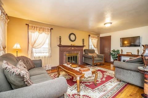 19 Lucerne Rd, Springfield, MA 01119 photo 5