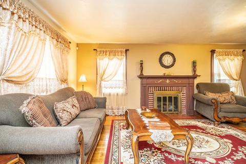 19 Lucerne Rd, Springfield, MA 01119 photo 6