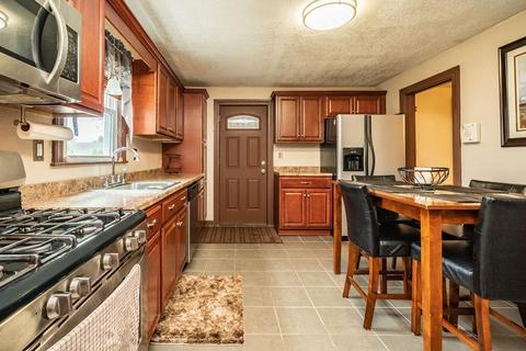 19 Lucerne Rd, Springfield, MA 01119 photo 10
