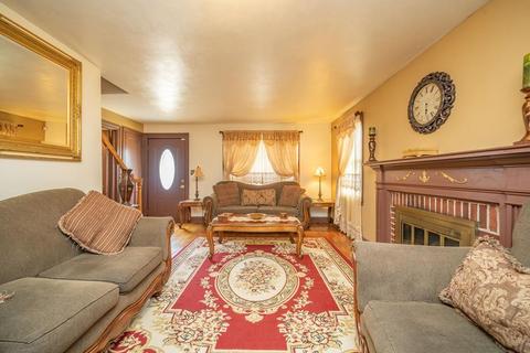 19 Lucerne Rd, Springfield, MA 01119 photo 8