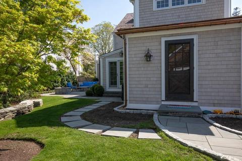 37 Lincoln St, Hingham, MA 02043 photo 4