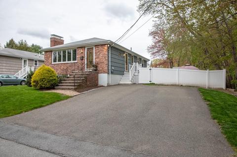 14 B St, Reading, MA 01867 photo 2