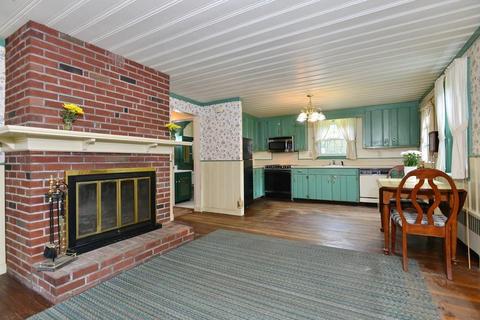374 Stone St, Walpole, MA 02081 photo 4