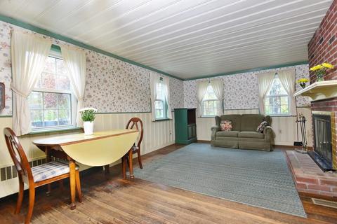 374 Stone St, Walpole, MA 02081 photo 2