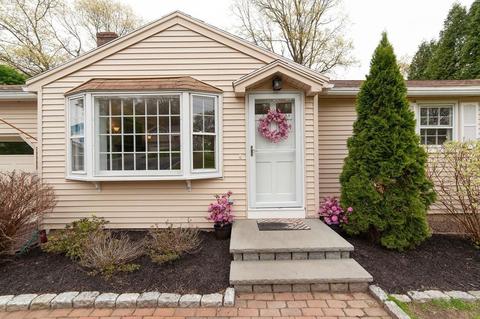 5 Champlain Dr, Hudson, MA 01749 photo 2