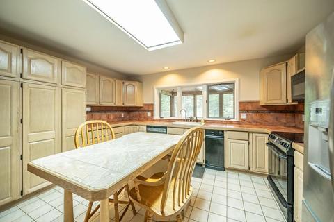 34 Carillon Cir, Easthampton, MA 01027 photo 8