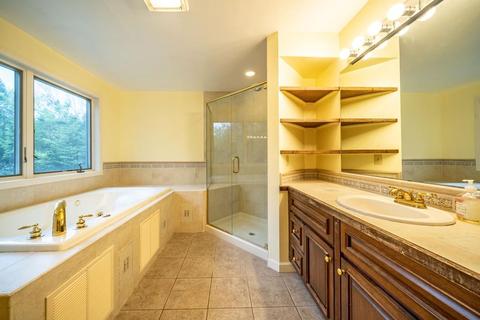 34 Carillon Cir, Easthampton, MA 01027 photo 9