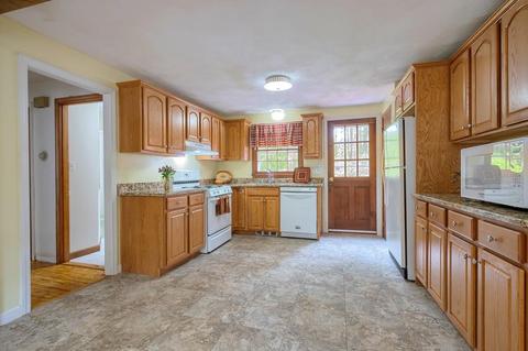 27 Walnut St, Townsend, MA 01469 photo 3