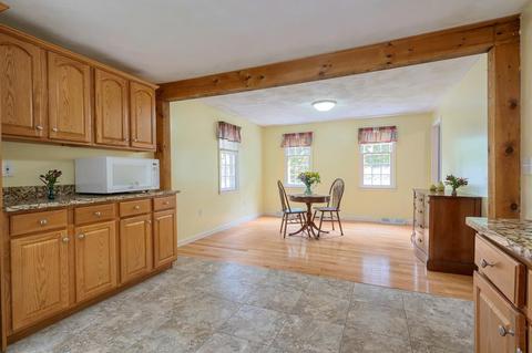 27 Walnut St, Townsend, MA 01469 photo 5